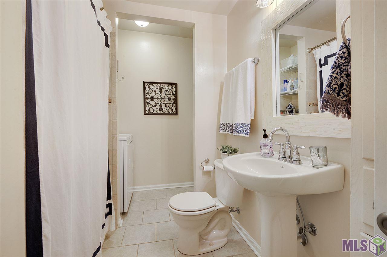 1705 March Street Baton Rouge, LA 70808 - Photo 16 of 22 Hall Bath / Laundry