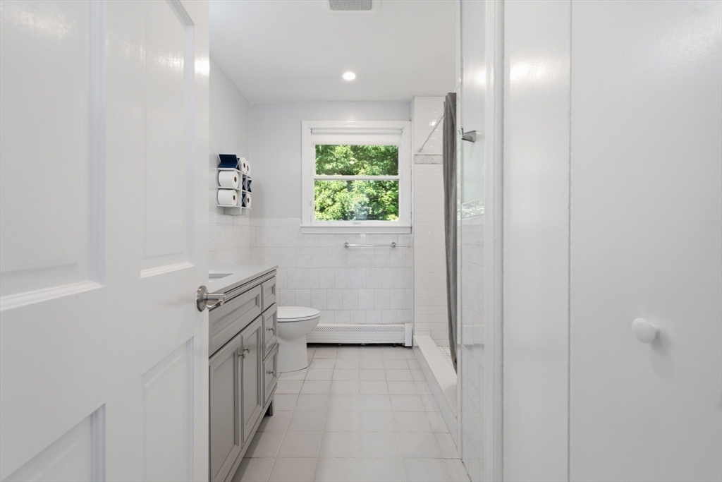 137 Maplewood Road Lynn, MA 01904 - Photo 23 of 39