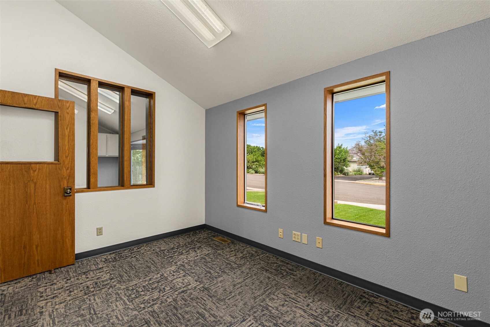 710 North Miller Street Wenatchee, WA 98801 - Photo 20 of 33 a view of an empty room and window