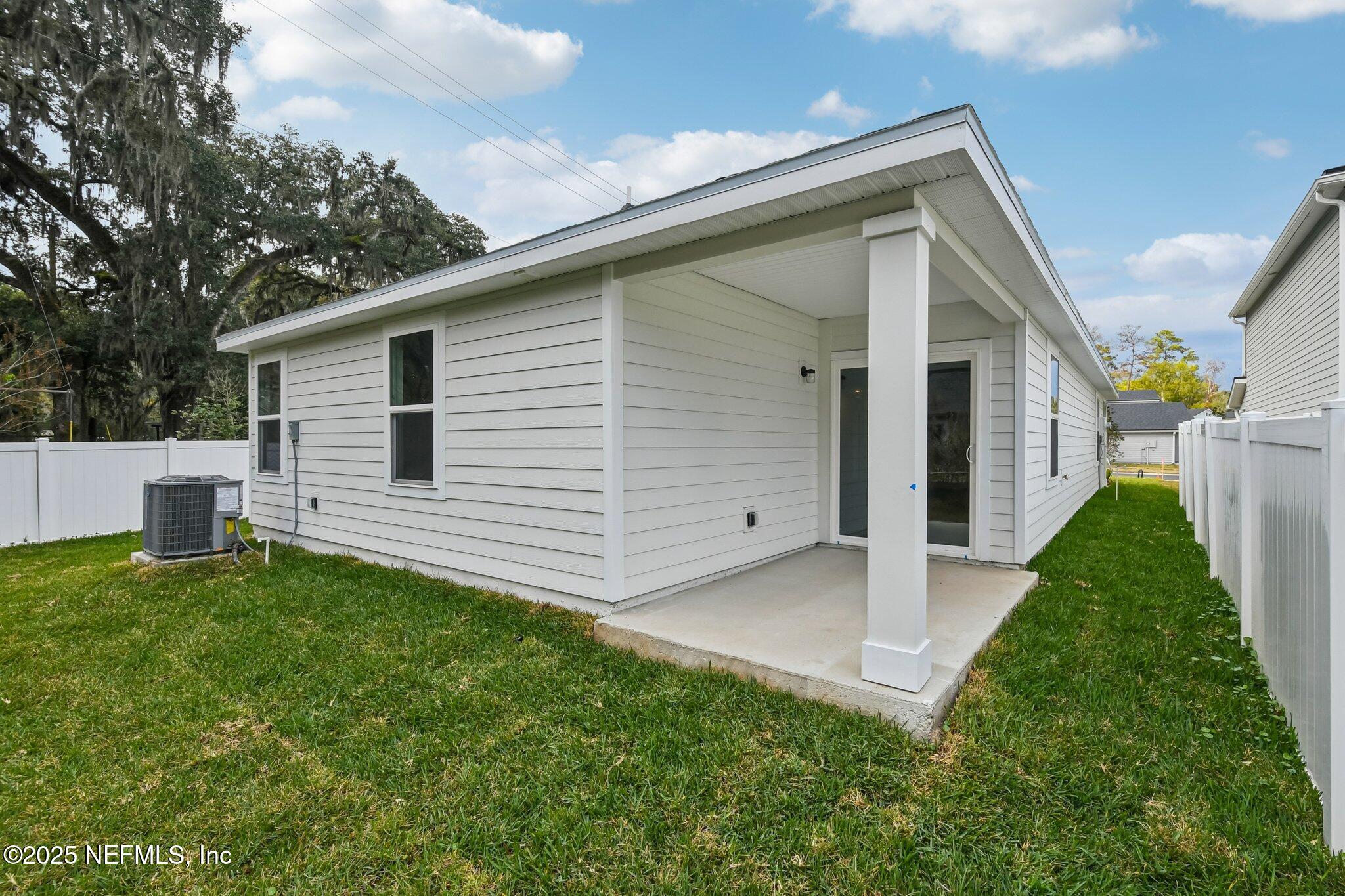 3407 Mildred Way Jacksonville, FL 32254 - Photo 9 of 38 a view of a back yard of the house