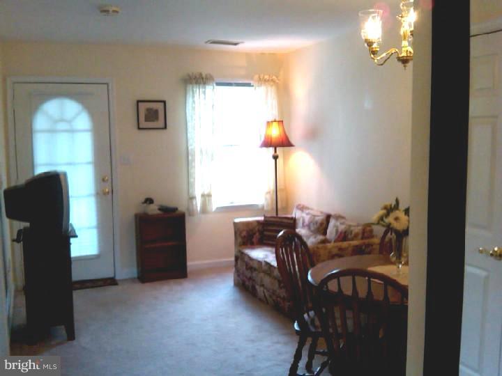 34 East Village Road Newark, DE 19713 - Photo 2 of 18