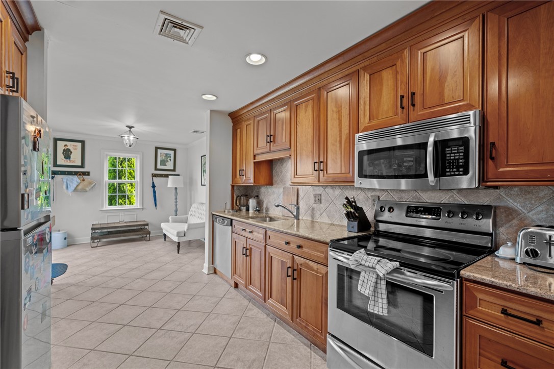 109 Corey Lane Middletown, RI 02842 - Photo 18 of 50