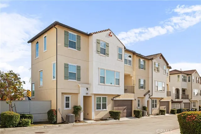 $690,000 | 227 The Promenade, Edgewater, NJ 07020