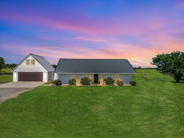 a view of a house with a big yard