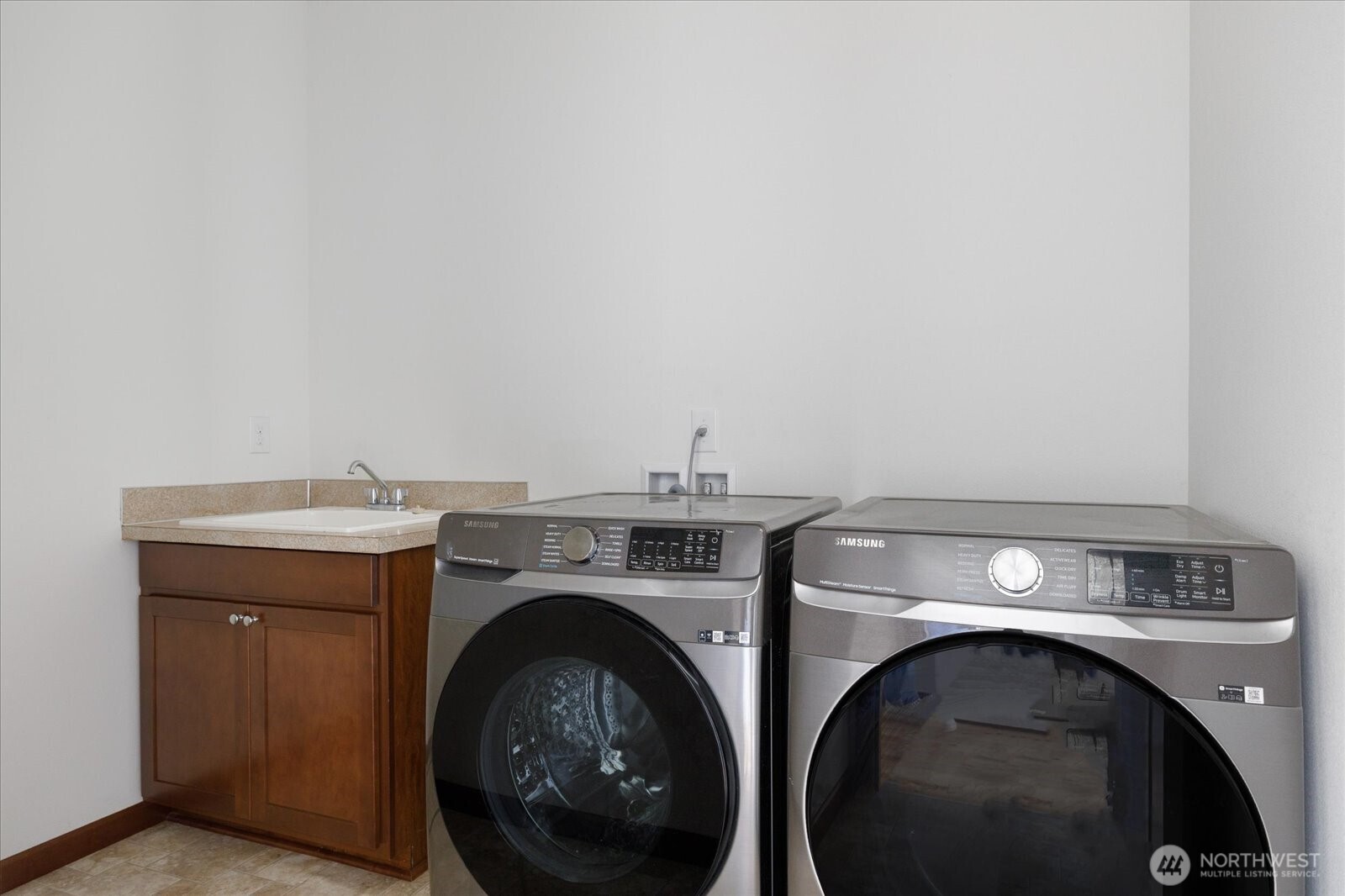 2119 20th Street Anacortes, WA 98221 - Photo 16 of 38 a utility room with dryer and washer