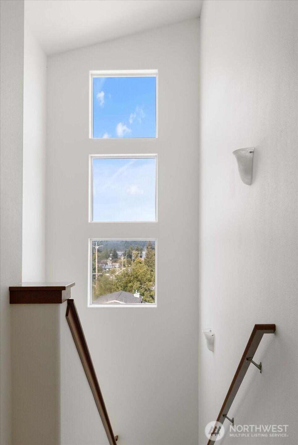 2119 20th Street Anacortes, WA 98221 - Photo 25 of 38 a view of a hallway
