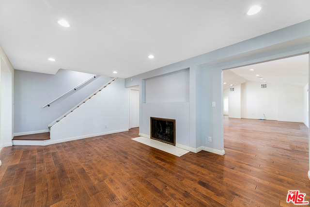 16821 Oak View Drive Encino, CA 91436 - Photo 12 of 33