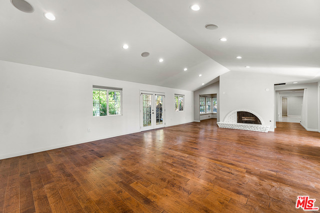 16821 Oak View Drive Encino, CA 91436 - Photo 15 of 33