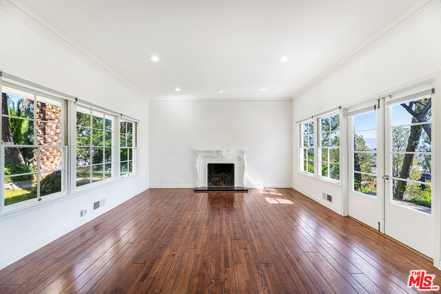 16821 Oak View Drive Encino, CA 91436 - Photo 17 of 33