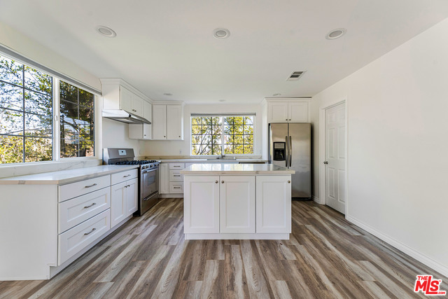 16821 Oak View Drive Encino, CA 91436 - Photo 27 of 33