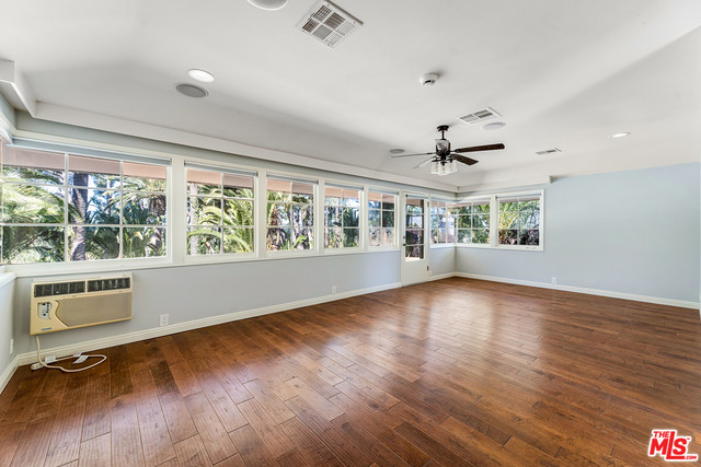 16821 Oak View Drive Encino, CA 91436 - Photo 31 of 33