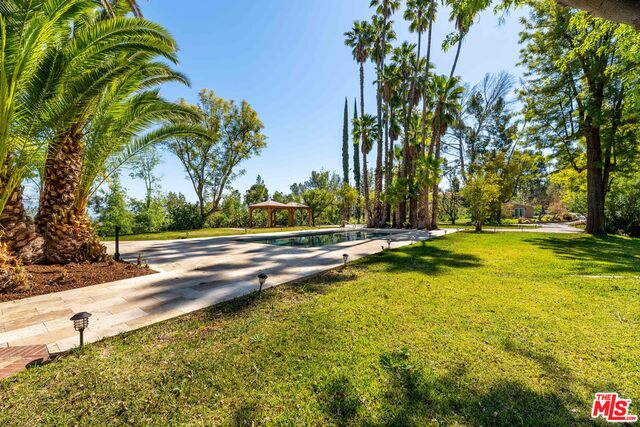 16821 Oak View Drive Encino, CA 91436 - Photo 32 of 33