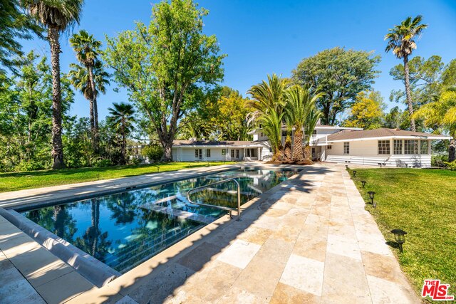 16821 Oak View Drive Encino, CA 91436 - Photo 5 of 33