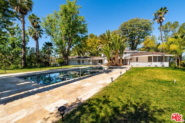 16821 Oak View Drive Encino, CA 91436 - Photo 6 of 33