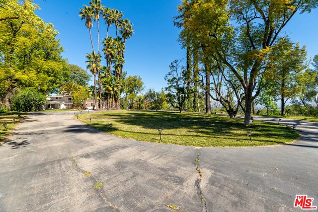 16821 Oak View Drive Encino, CA 91436 - Photo 7 of 33