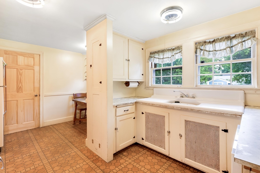 29 Ardsmoor Road Melrose, MA 02176 - Photo 10 of 22 Gallery Image 10