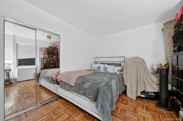 $250,000 | 5 Fordham Hill Ovl, Unit 9F | University Heights