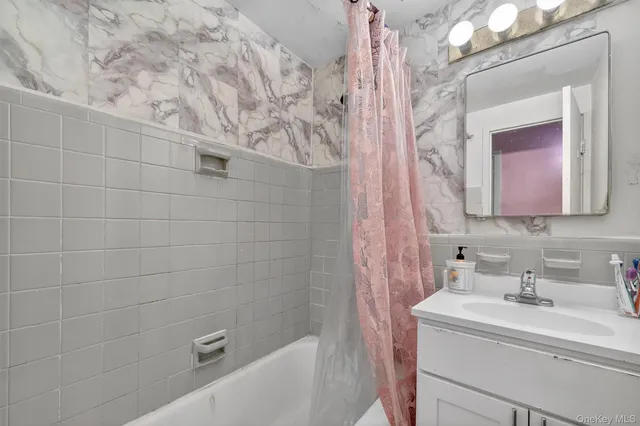 $250,000 | 5 Fordham Hill Ovl, Unit 9F | University Heights