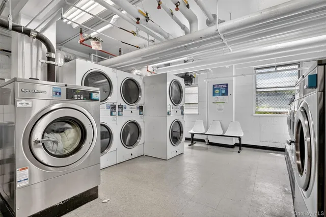 $250,000 | 5 Fordham Hill Ovl, Unit 9F | University Heights