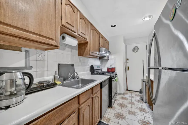 $250,000 | 5 Fordham Hill Ovl, Unit 9F | University Heights