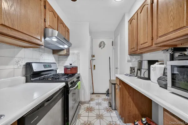$250,000 | 5 Fordham Hill Ovl, Unit 9F | University Heights