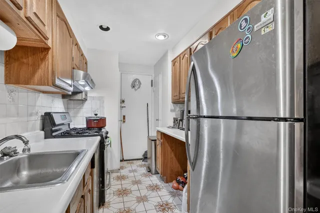 $250,000 | 5 Fordham Hill Ovl, Unit 9F | University Heights