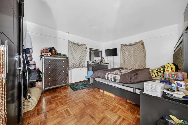 $250,000 | 5 Fordham Hill Ovl, Unit 9F | University Heights