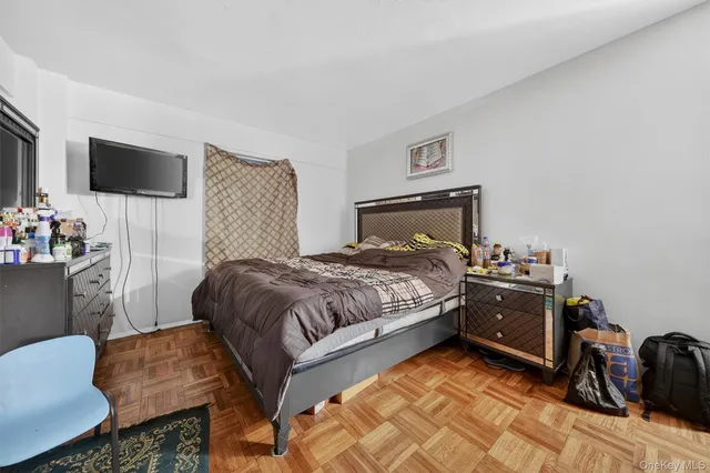 $250,000 | 5 Fordham Hill Ovl, Unit 9F | University Heights