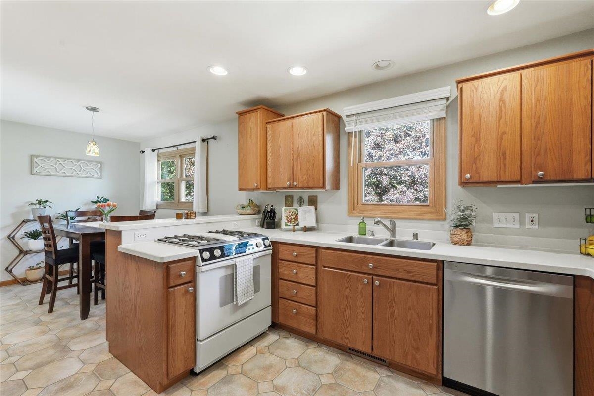 118 Violet Circle Madison, WI 53714 - Photo 19 of 56