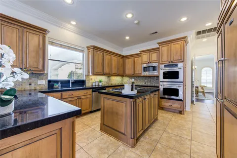 $1,490,000 | 14014 Hampton Cove Drive, Houston, TX 77077