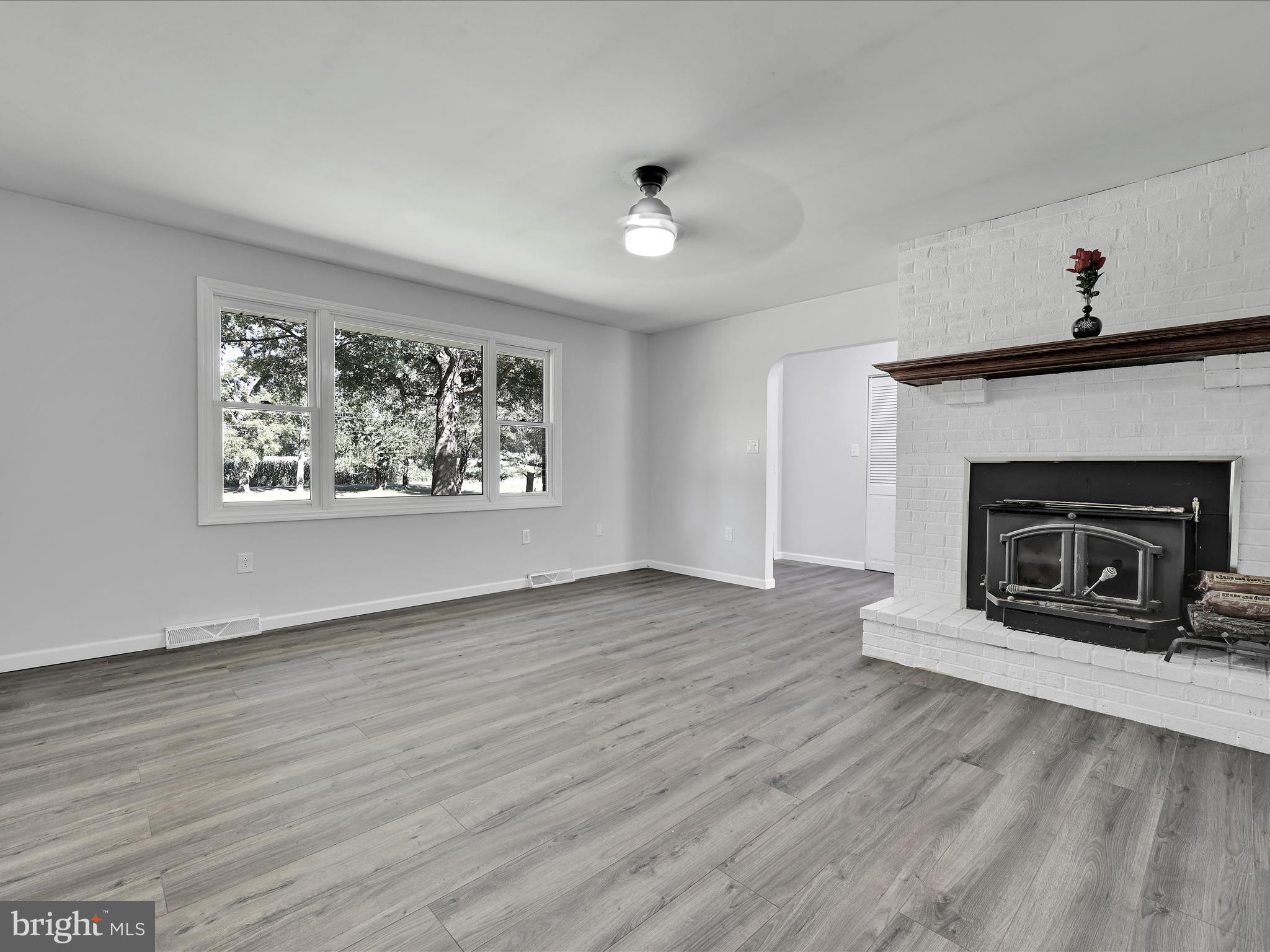 1240 Washington Road Leesport, PA 19533 - Photo 5 of 26 Living Room