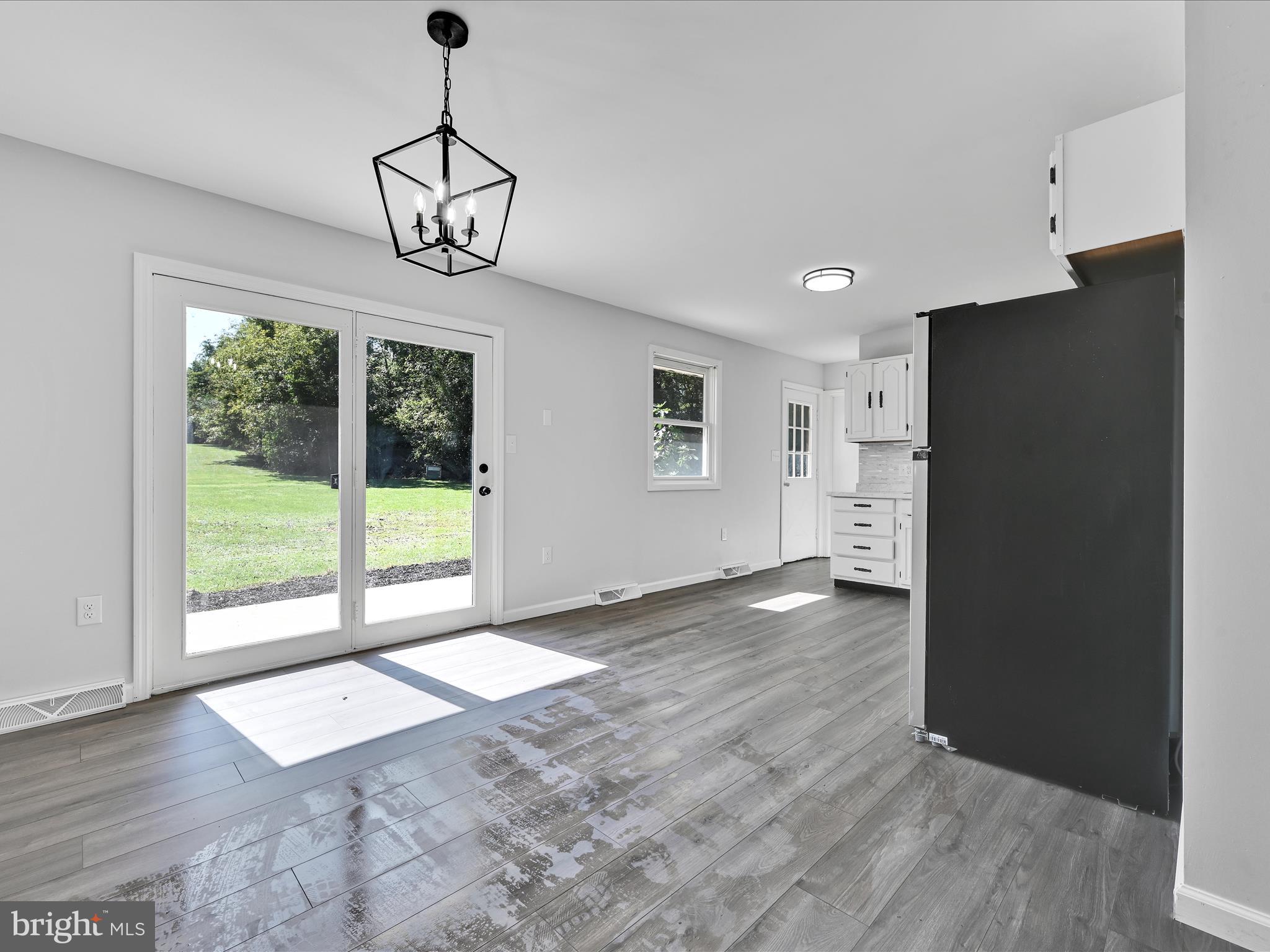 1240 Washington Road Leesport, PA 19533 - Photo 9 of 26 Dining