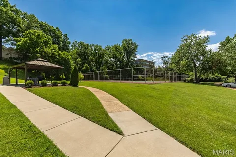 $430,000 | 14308 East Conway Meadows Court, Unit 201, Chesterfield, MO 63017
