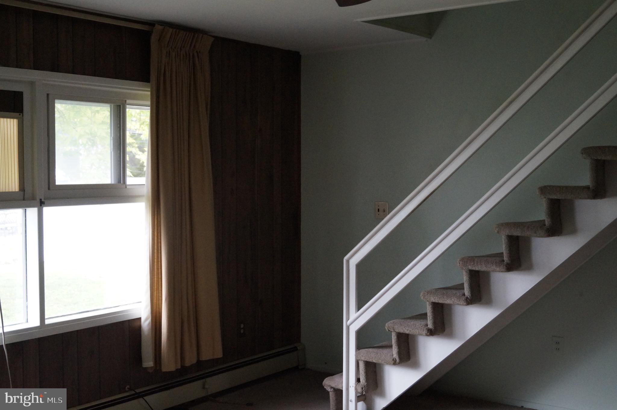 36 Granite Road Levittown, PA 19057 - Photo 14 of 22 Living Room