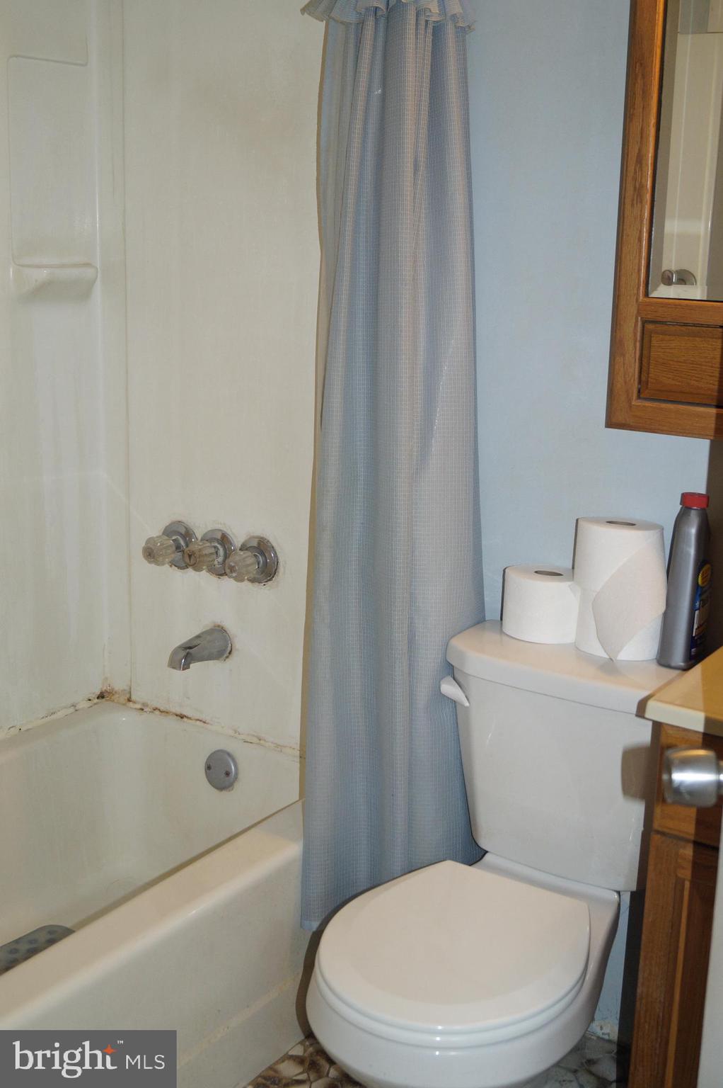36 Granite Road Levittown, PA 19057 - Photo 15 of 22 Bathroom