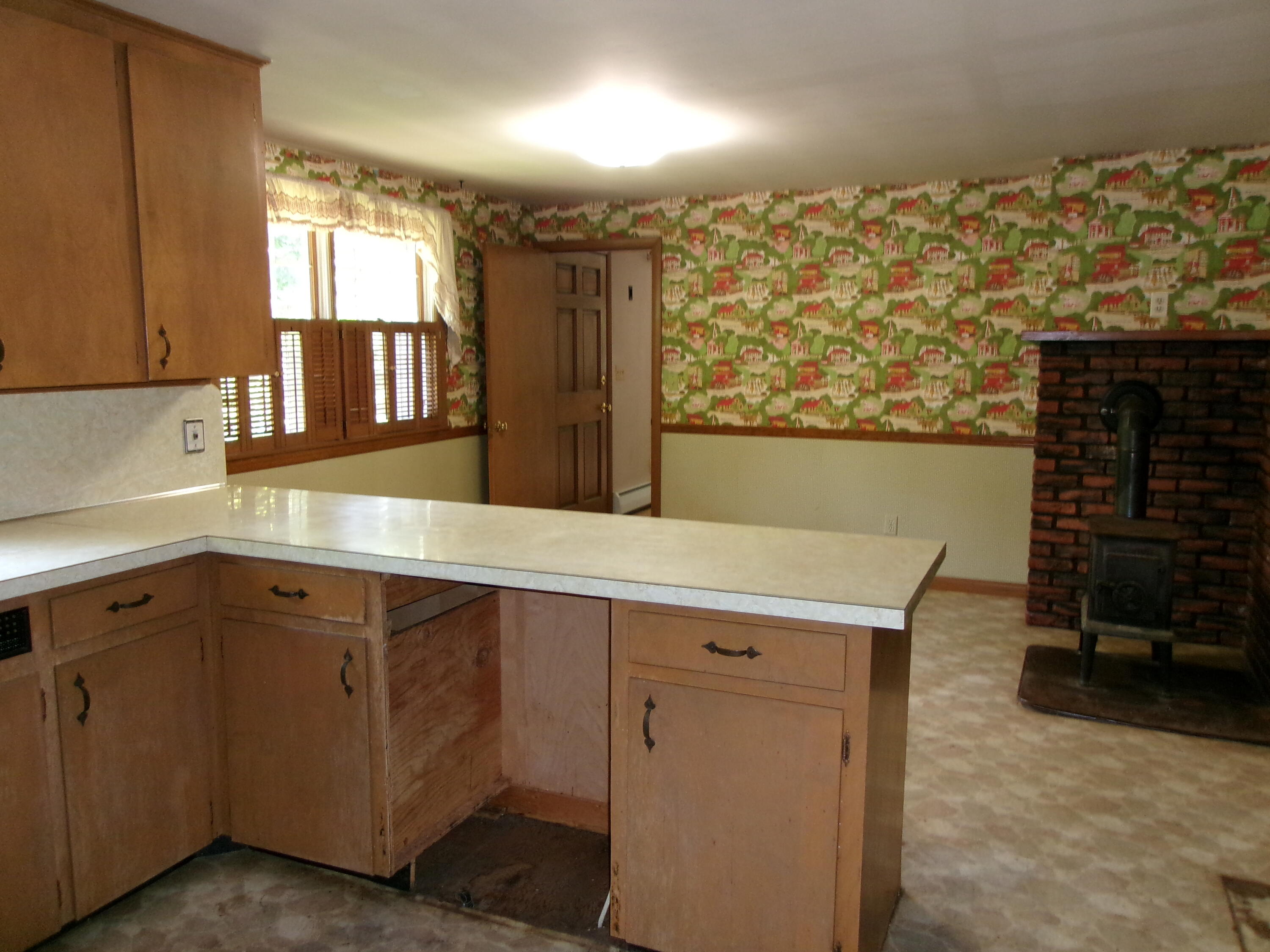 218 Bowdoinham Road Lisbon, ME 04252 - Photo 12 of 55 Breakfast bar.