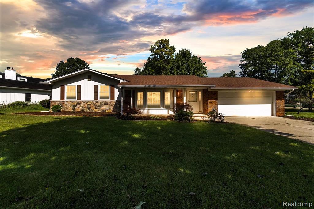 29537 Fox Grove Road Farmington Hills, MI 48334 - Photo 3 of 37