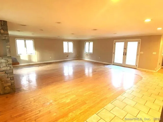 a view of empty room with window