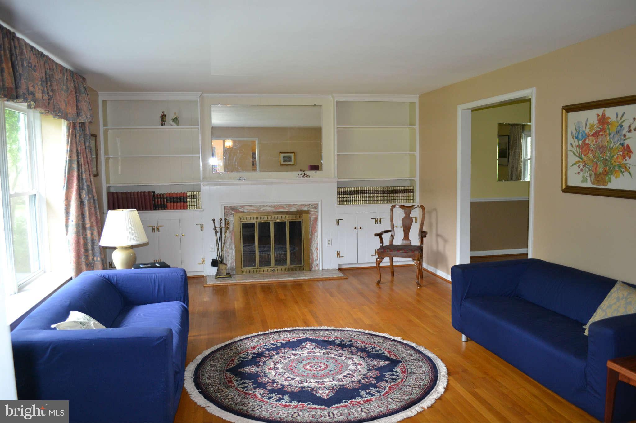1005 Dunblane Road Baltimore, MD 21286 - Photo 3 of 30 Living Room