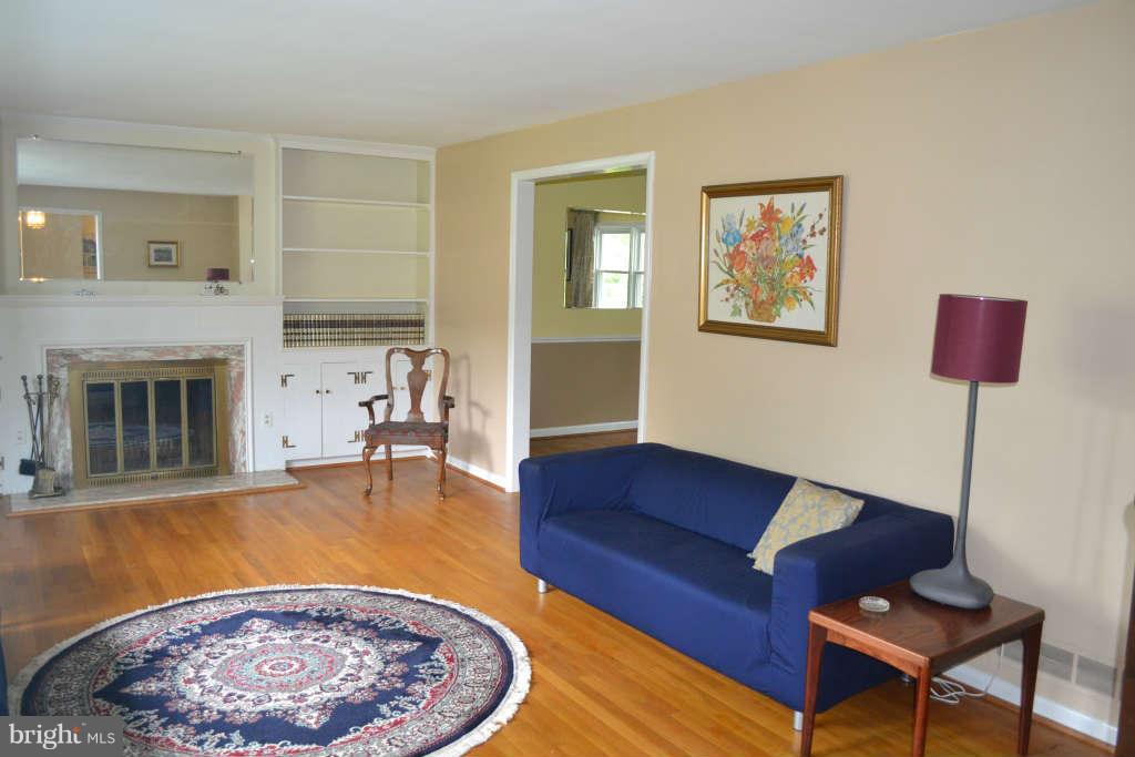 1005 Dunblane Road Baltimore, MD 21286 - Photo 4 of 30 Living Room