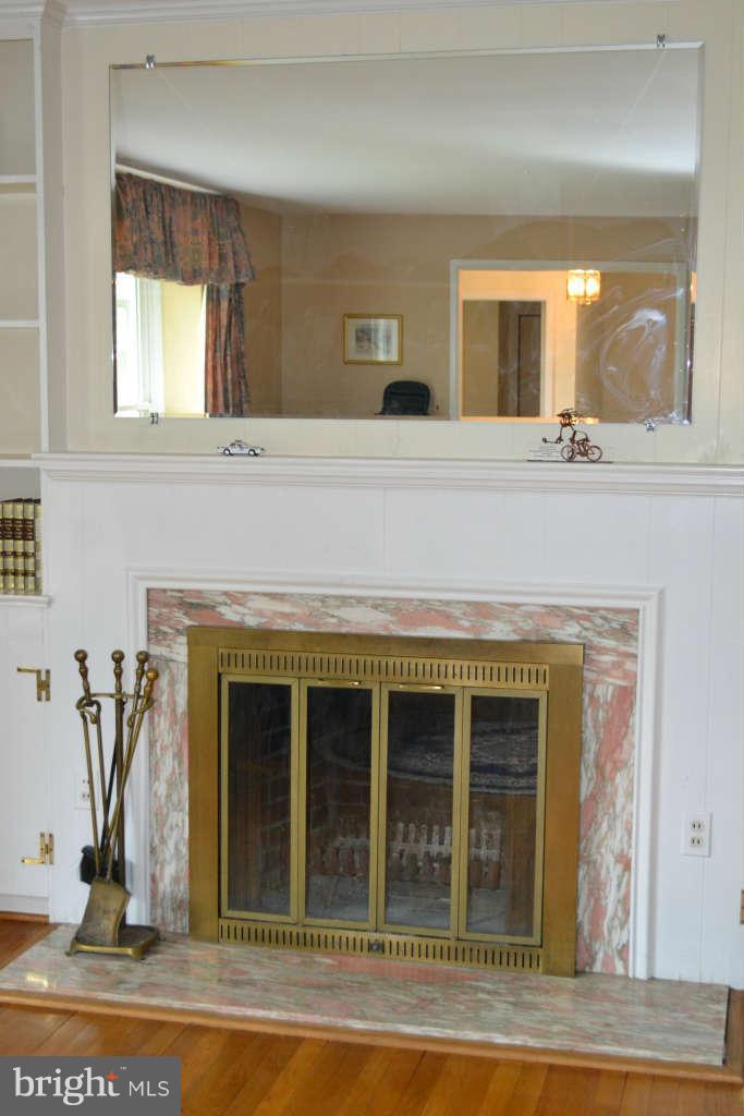 1005 Dunblane Road Baltimore, MD 21286 - Photo 5 of 30 Living Room