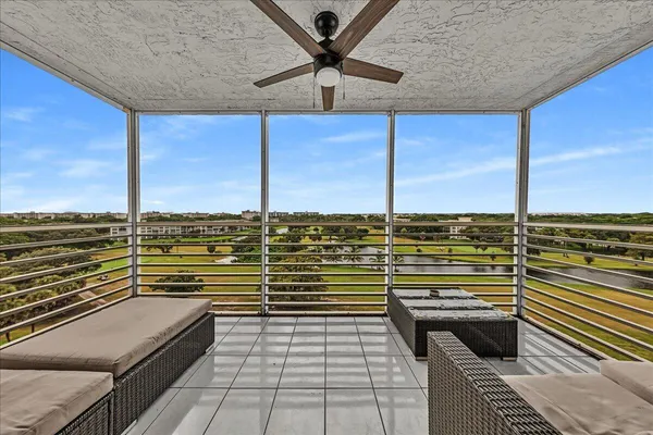 $275,000 | 3520 Oaks Way, Unit 904, Pompano Beach, FL 33069