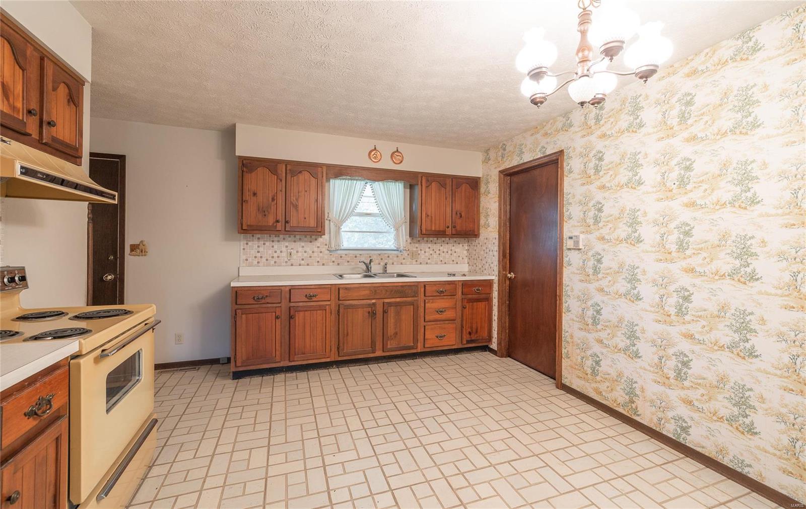 2056 Witte Road Collinsville, IL 62234 - Photo 4 of 24