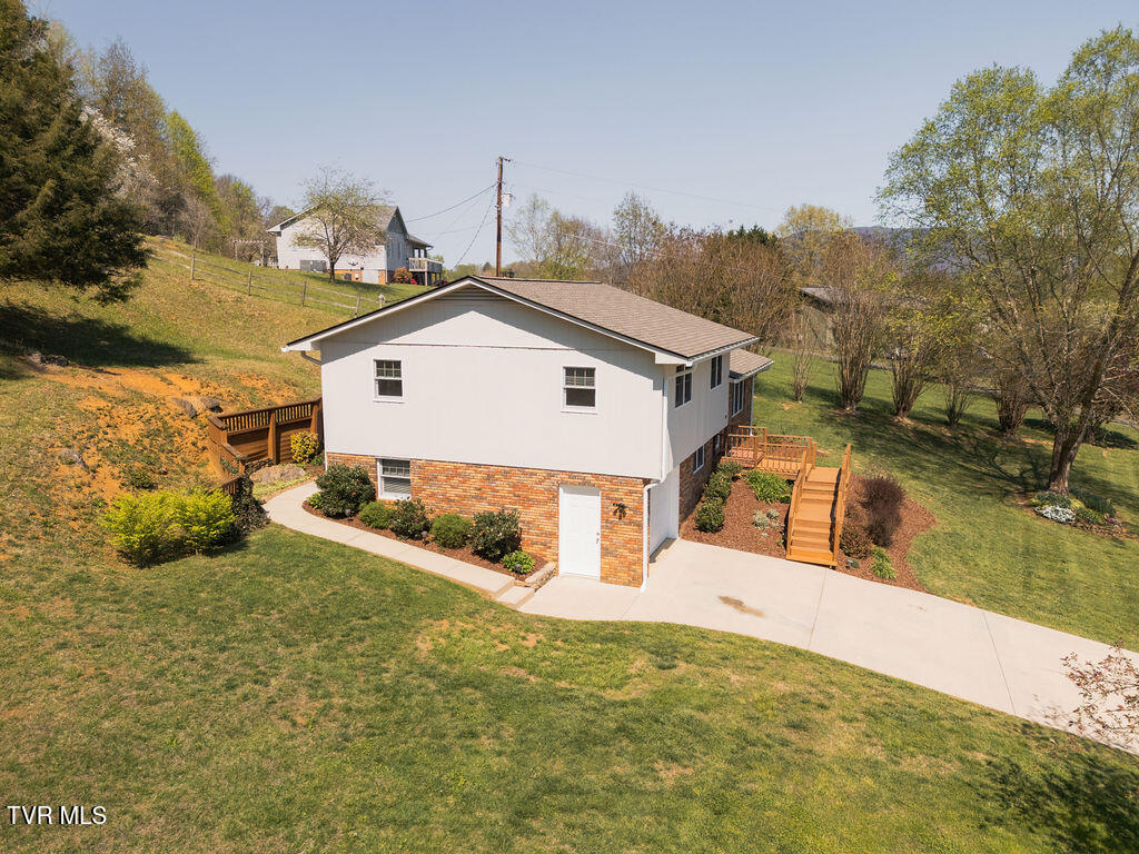 424 Old Watauga Road Watauga, TN 37694 - Photo 6 of 50 .