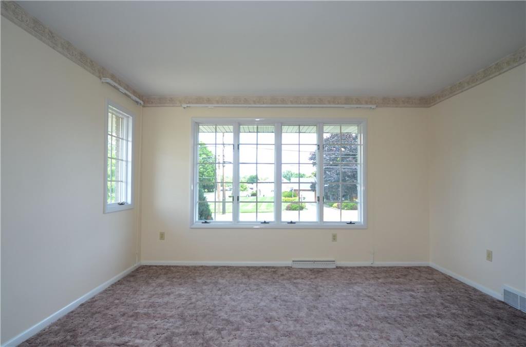 2741 Brodhead Road Aliquippa, PA 15001 - Photo 7 of 25 Living room