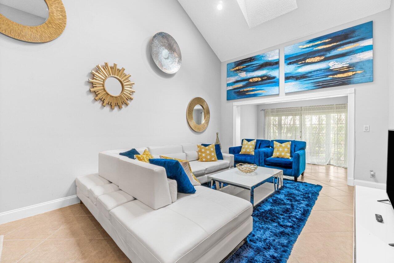 17064 Boca Club Boulevard, Unit 3 Boca Raton, FL 33487 - Photo 8 of 36 008-17064BocaClubBoulevard-BocaRaton-FL-