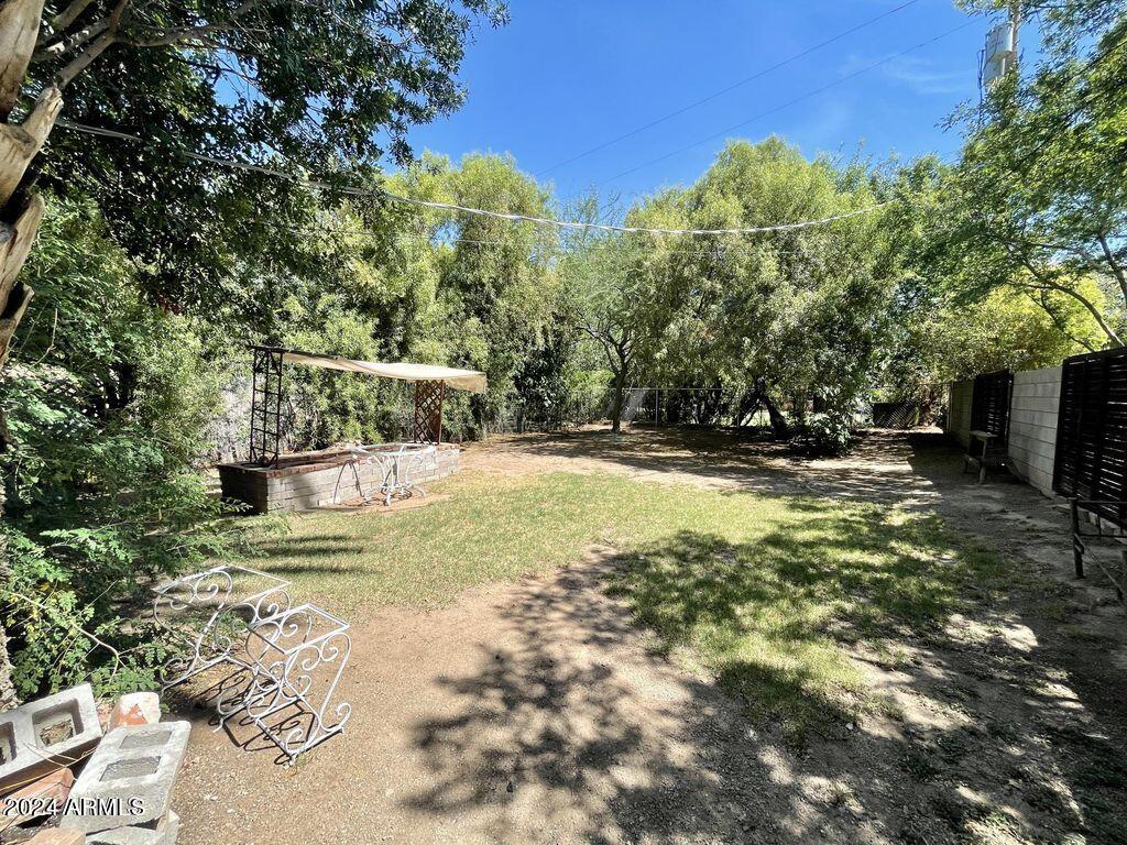 15 East Oregon Avenue, Unit 15 Phoenix, AZ 85012 - Photo 8 of 14 a view of outdoor space and yard