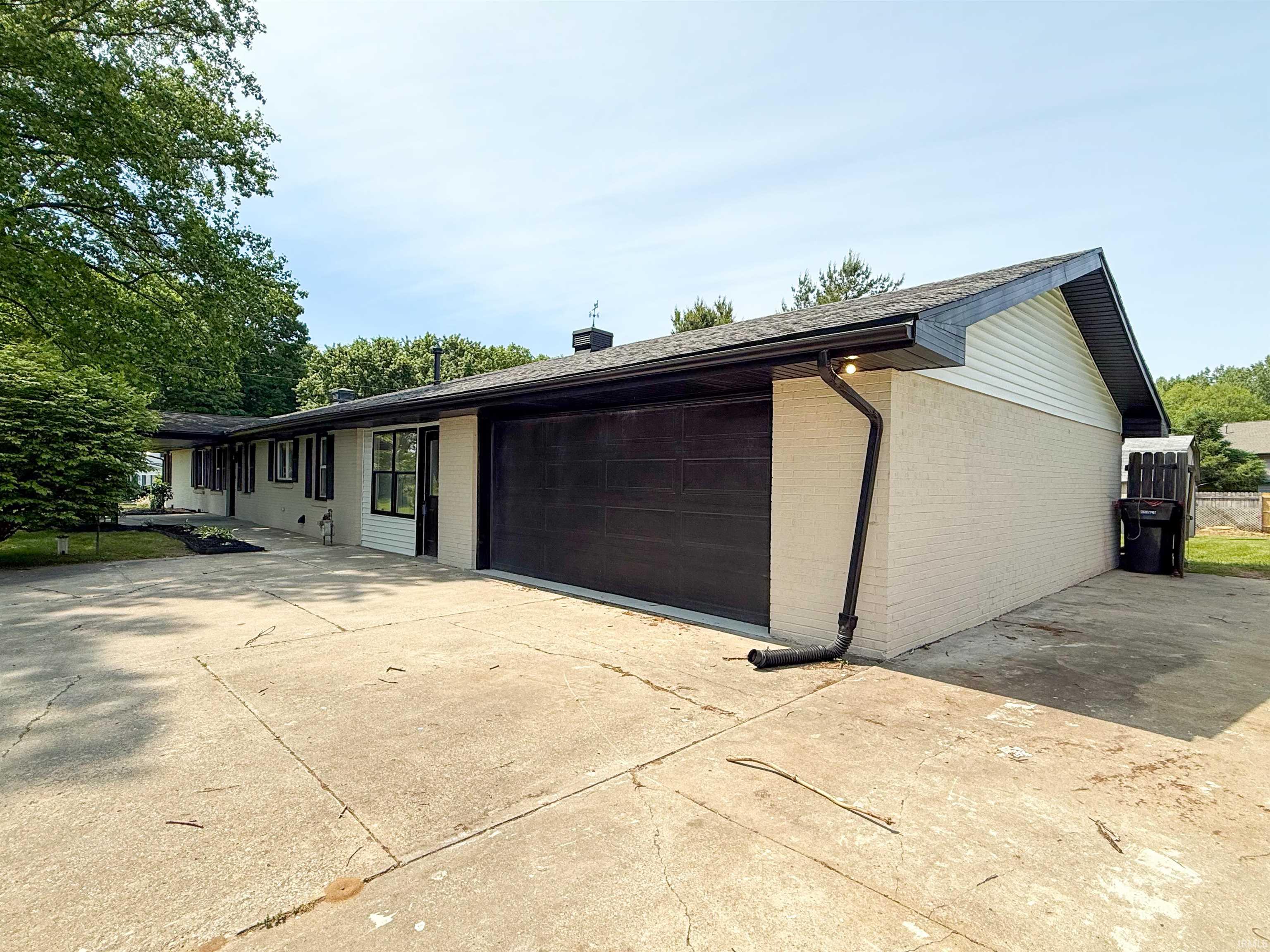 21221 Jackson Road South Bend, IN 46614 - Photo 4 of 36 Gallery Image 4