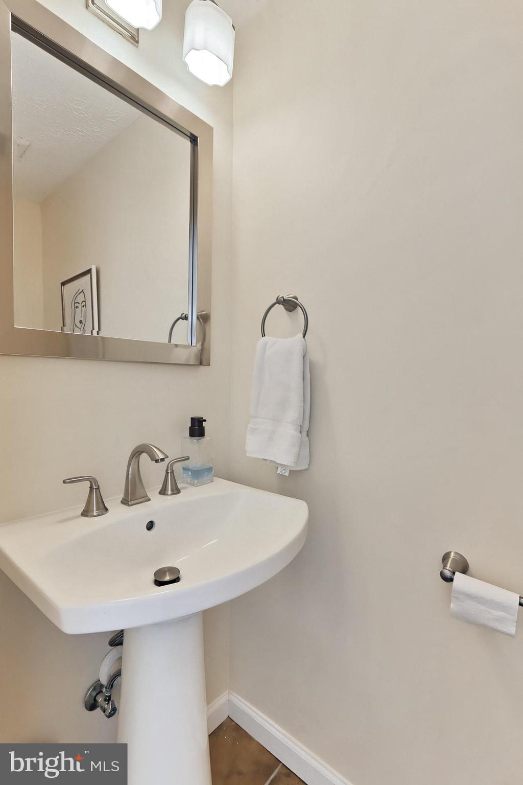 11751 Bayfield Court Reston, VA 20194 - Photo 16 of 39 Gallery Image 16