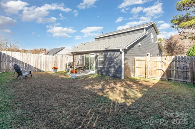 a view of a house with a yard and garage